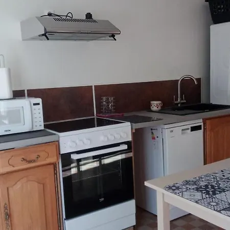 Le Plain Pied Sur Place Apartment *