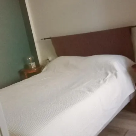 Le Plain Pied Sur Place Le Mele-sur-Sarthe