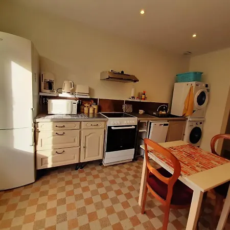 Le Plain Pied Sur Place Apartment